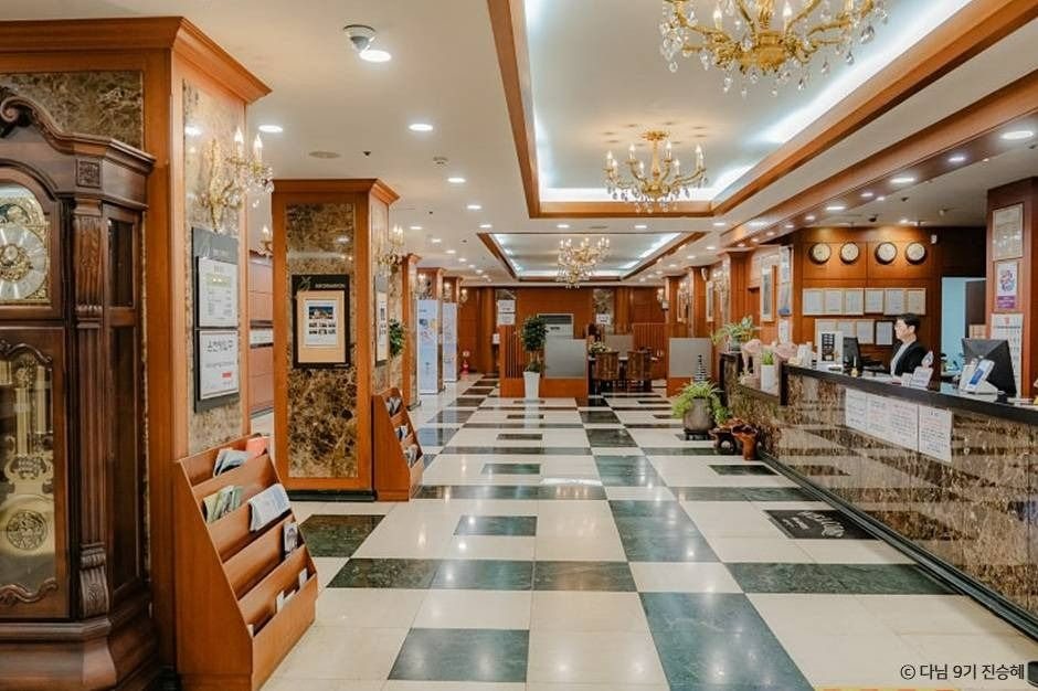 온양제일호텔 로비와 프런트
